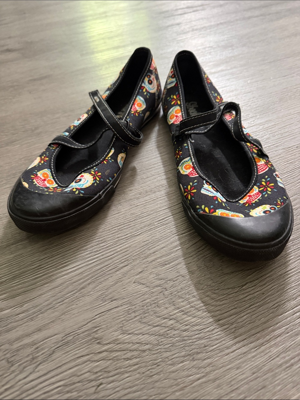Skechers Mary Jane Skulls WomenBlack Flats Slip On Day of the Dead Sz 8.5 EUC